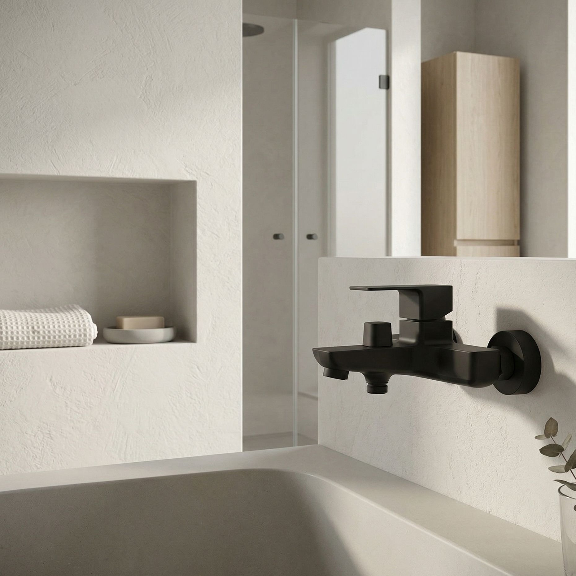 Aquila Matt Black Wannen-Duscharmatur – elegantes Mattschwarz für moderne Bäder